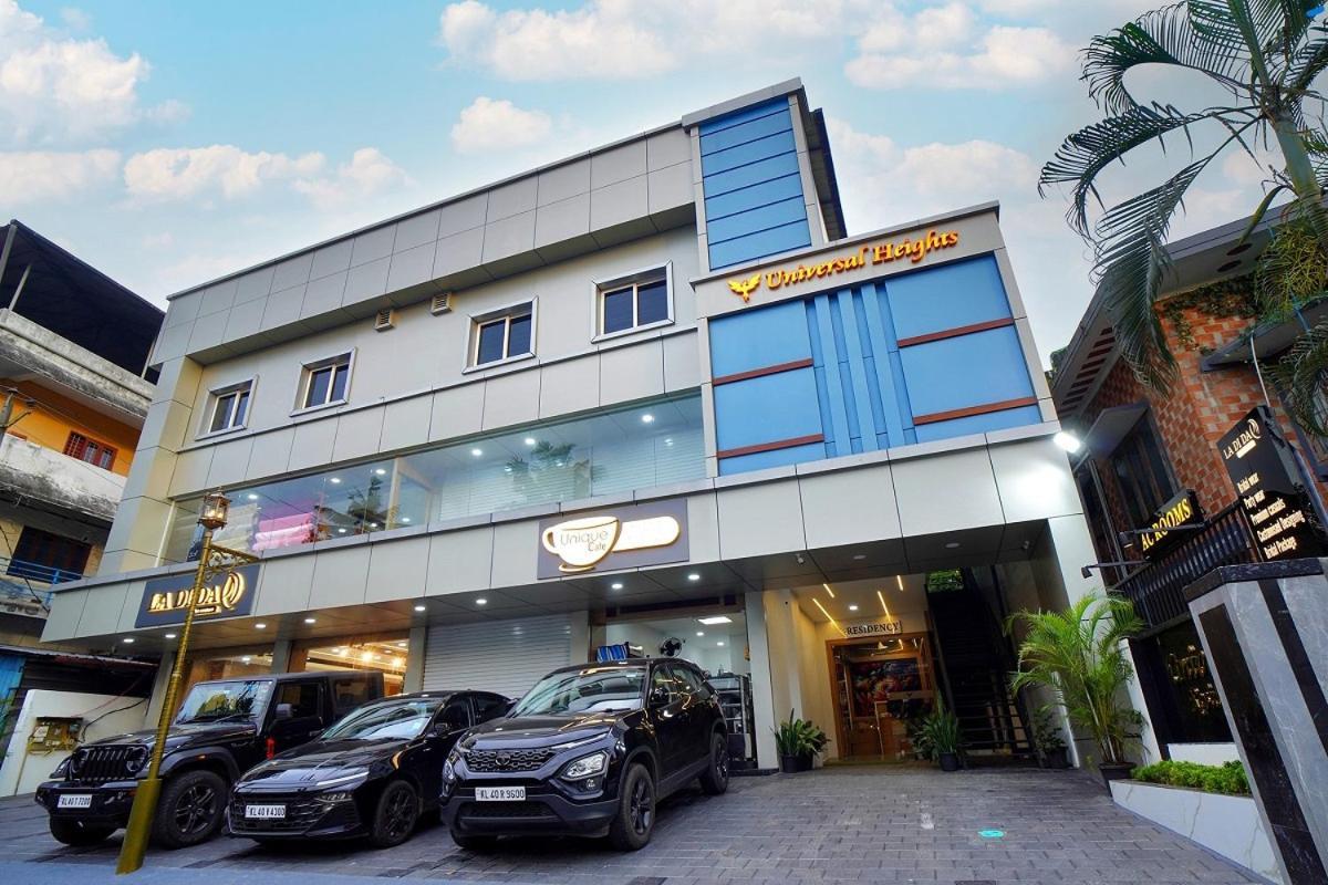 Universal Residency Perumpavur Экстерьер фото